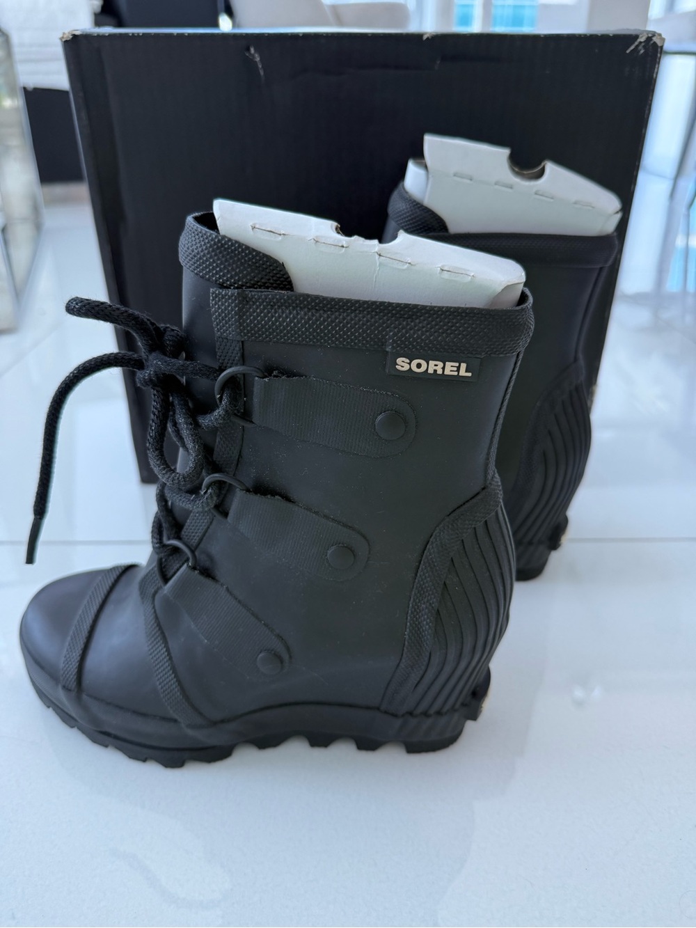 SOREL Brand New with original box
Black Women's Lace-Up Platform Rain Boot - Picture 8 of 12